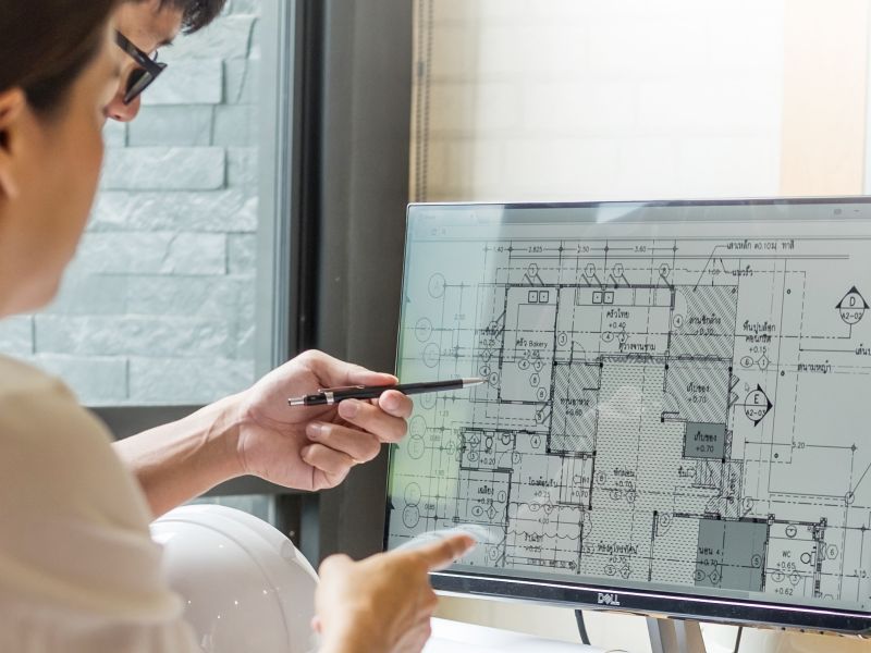 Fire protection planner on the screen with floor plan as a symbol for business model innovation - TOM SPIKE