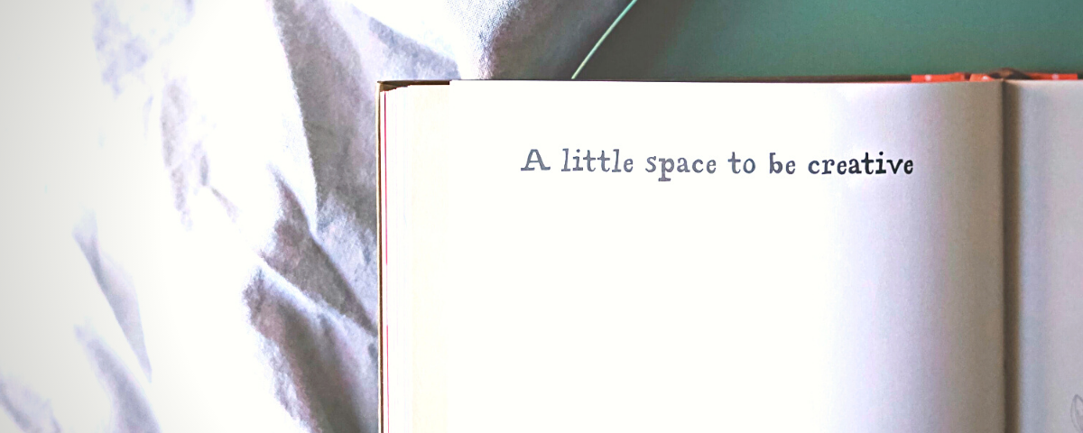 Titelbild Intrapreneurship: Offenes Notizbuch in dem der Satz "A little space to be creative" steht