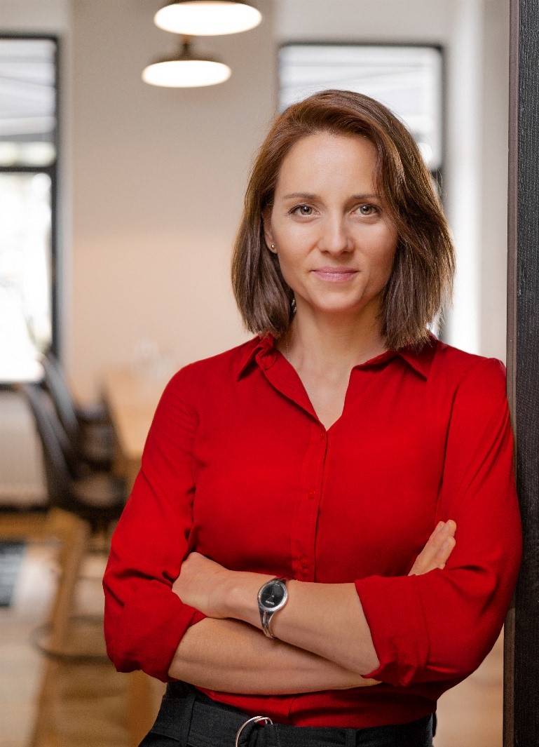 TOM_SPIKE_Innovationsberatung_CEO_Nina_Defounga Nina Defounga: Wirtschaftsingenieurin, Innovationsexpertin und Geschäftsführerin TOM SPIKE Innovationsberatung GmbH
