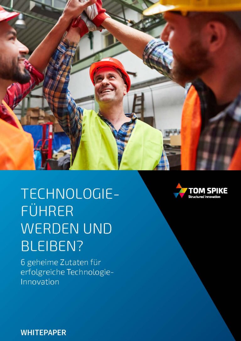 Innovation White Paper Deckblatt mit Ingenieuren im Technologieunternehmen beim High-Five