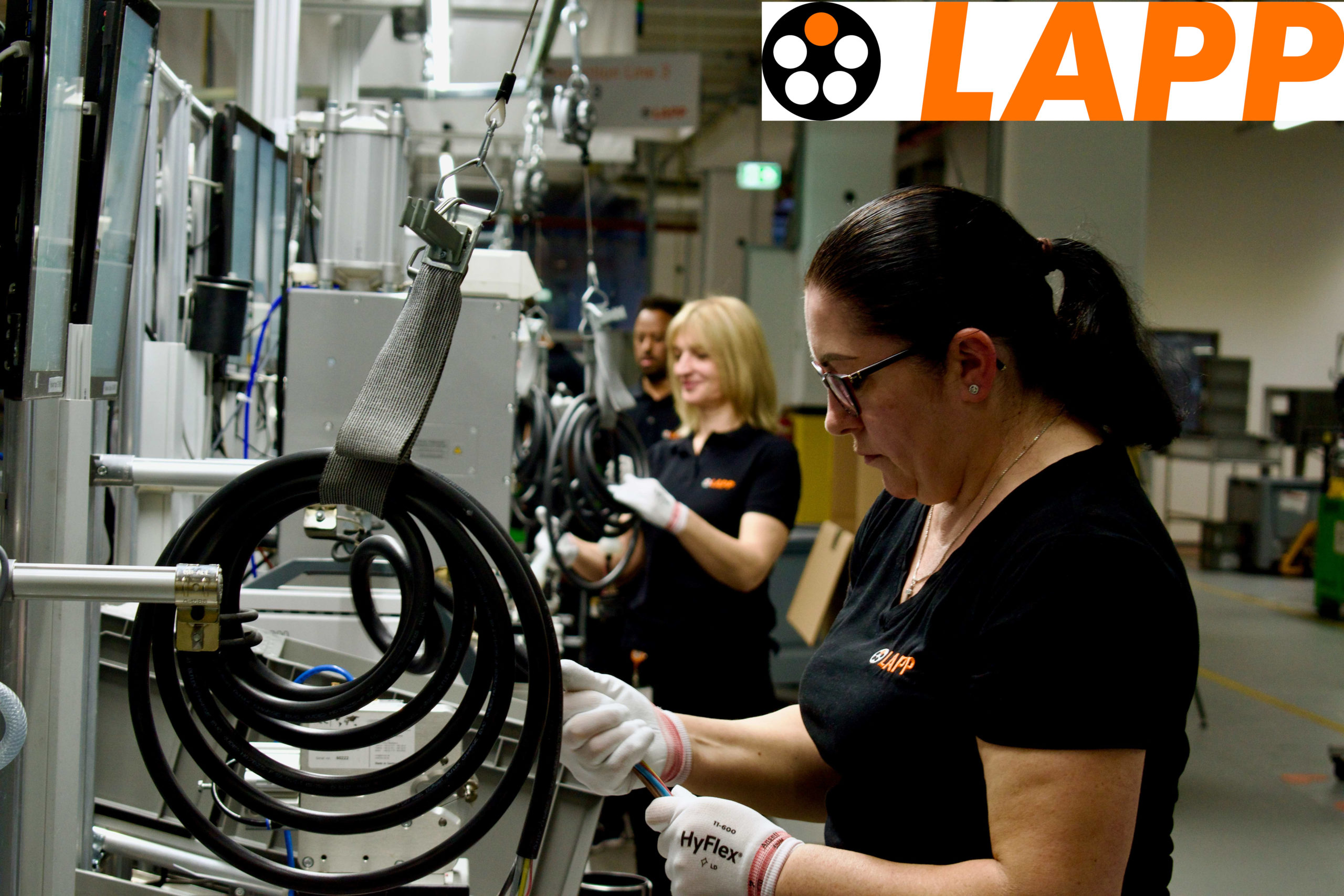 Produktion bei LAPP mobility GmbH. Die LAPP-Gruppe ist Weltmarktführer für Kabel, Stecker und Zubehör bis zu komplett integrierten Verbindungslösungen.
