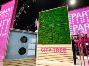 City Tree bei der Deutschen Telekom filtert Feinstaub aus Luft