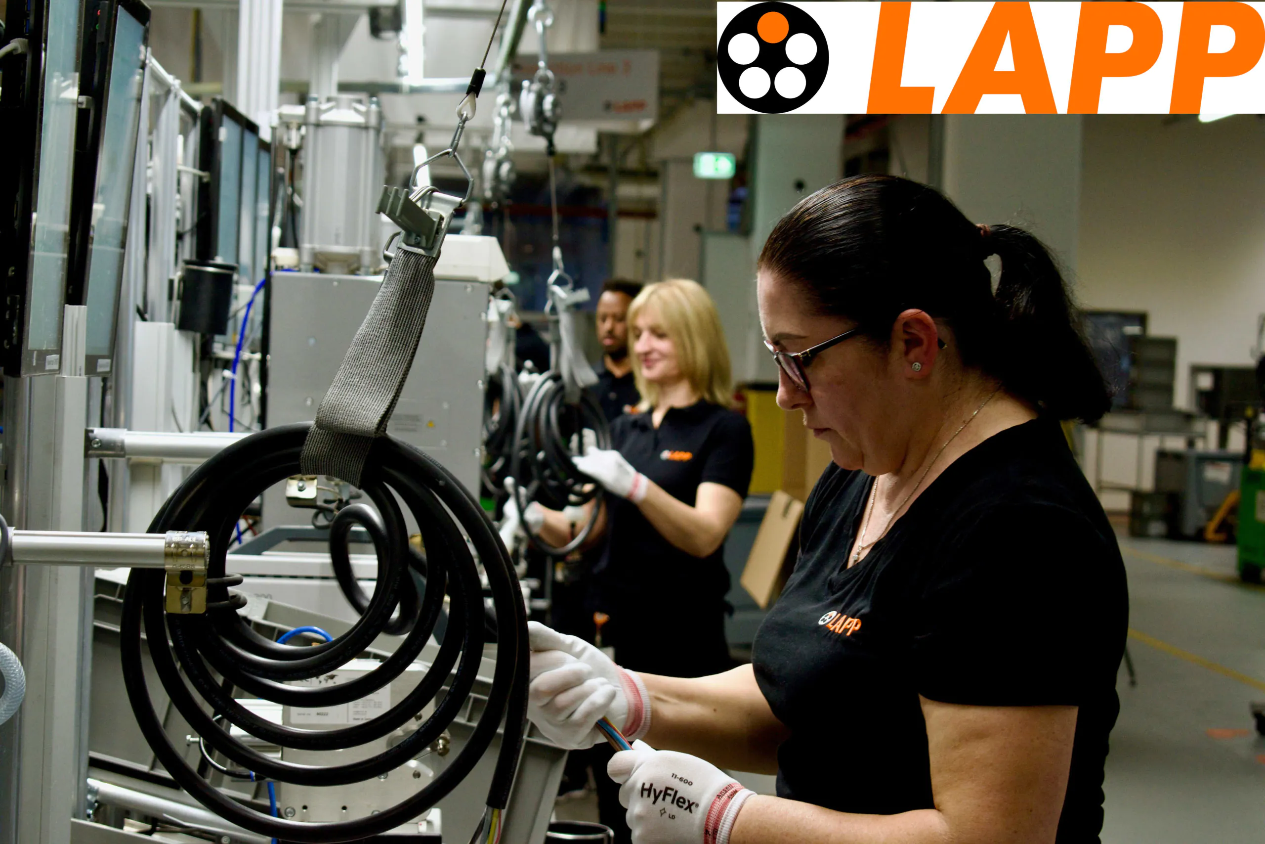 Produktion bei LAPP mobility GmbH. Die LAPP-Gruppe ist Weltmarktführer für Kabel, Stecker und Zubehör bis zu komplett integrierten Verbindungslösungen.