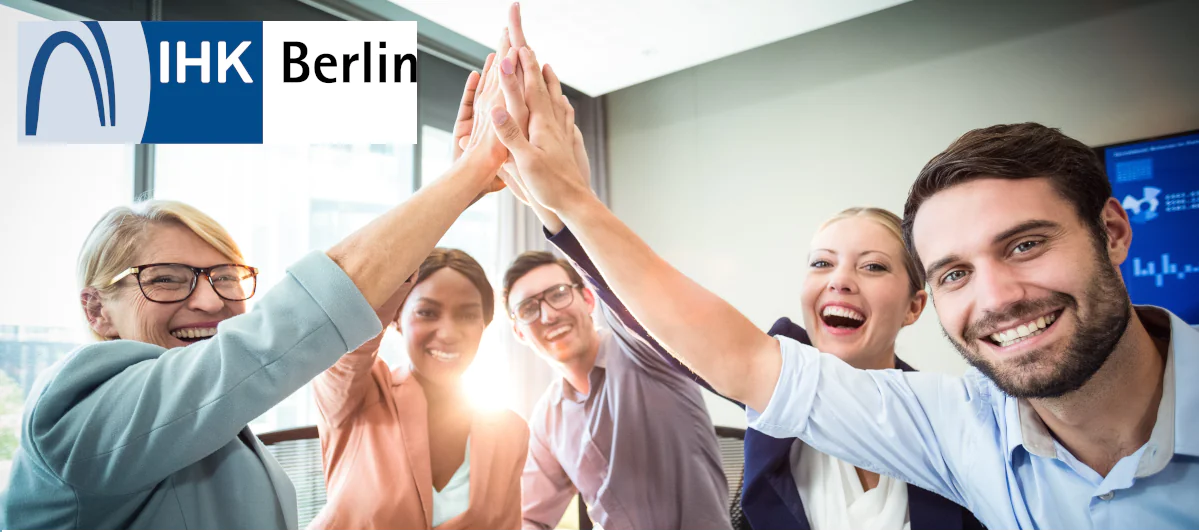 IHK Berlin Team motiviert sich mit High Five - TOM SPIKE